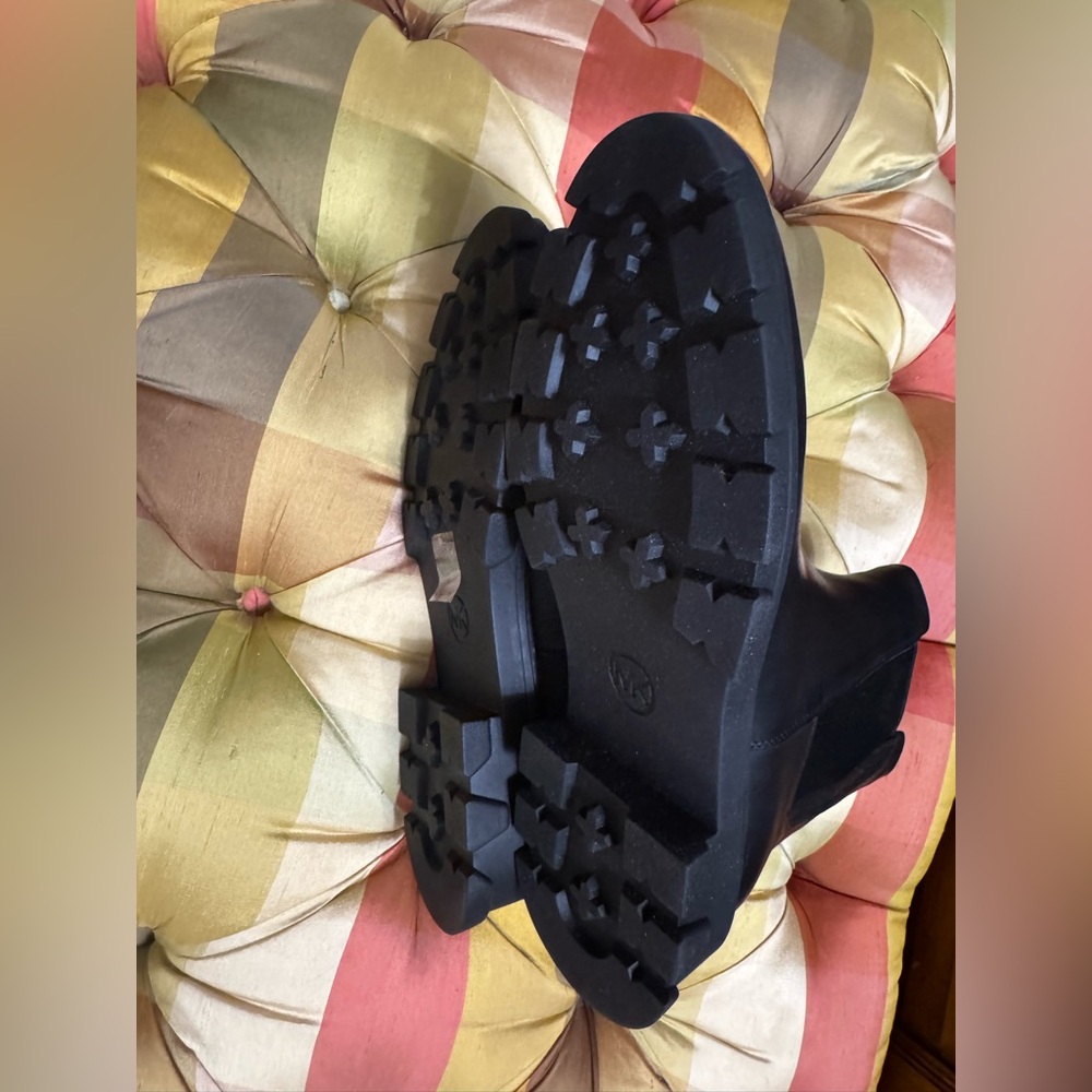 Michael Kors Ridley Chelsea bootie NWT $236 Size 9 - Picture 10 of 12